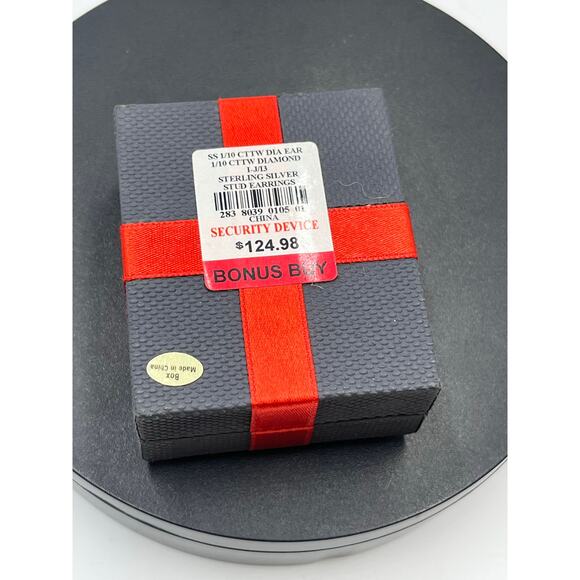 Sterling silver 1/10 Carat Diamond Halo Classic Versatile Stud Earrings New - Picture 6 of 6